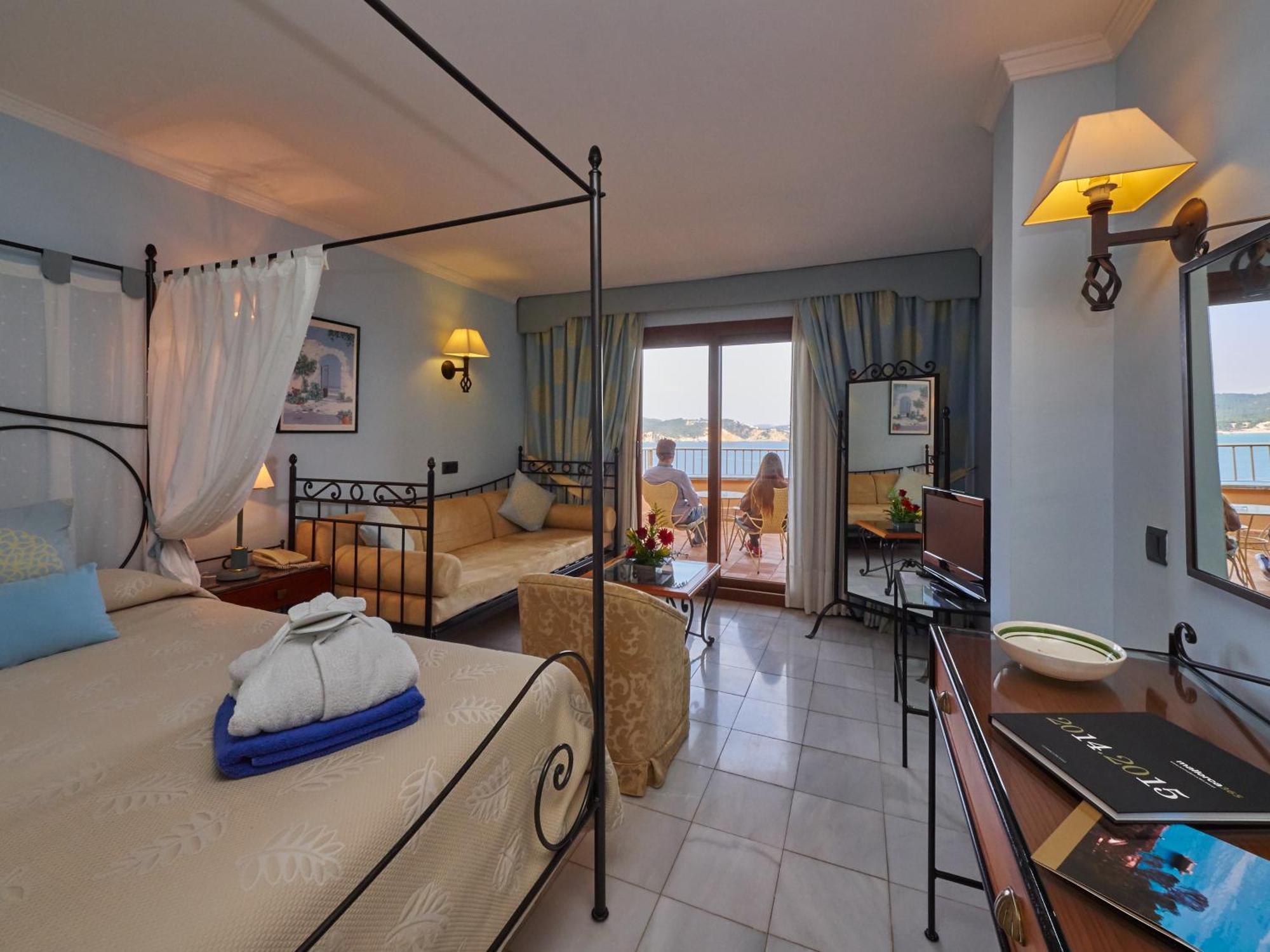 פגוארה Hotel Petit Cala Fornells מראה חיצוני תמונה